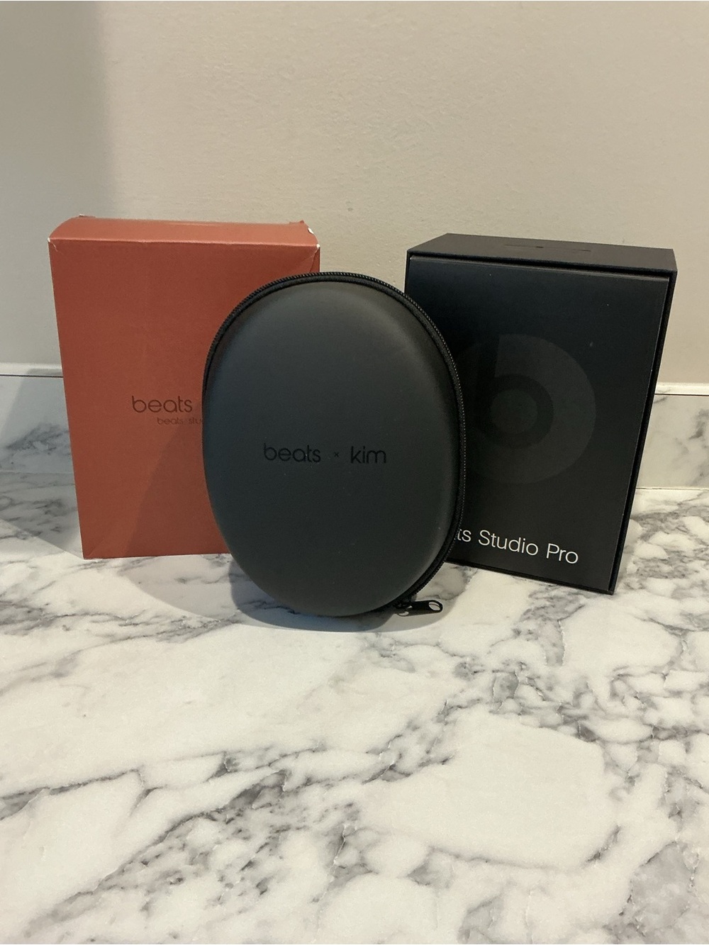 Beats Studio Pro with Carrying Case in Tones